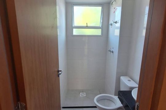 Banheiro de apartamento para alugar com 2 quartos, 40m² em Cavalhada, Porto Alegre
