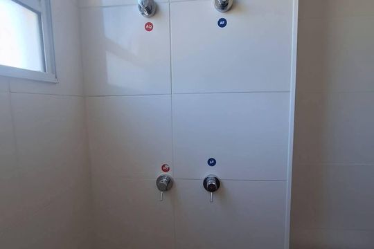 Banheiro de apartamento para alugar com 2 quartos, 40m² em Cavalhada, Porto Alegre