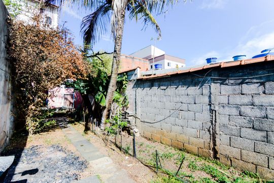 Quintal de casa à venda com 3 quartos, 170m² em Jardim Cocaia, Guarulhos