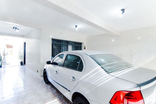 Garagem de casa à venda com 3 quartos, 170m² em Jardim Cocaia, Guarulhos
