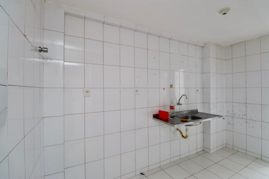 Cozinha de apartamento para alugar com 2 quartos, 40m² em Itapuã, Salvador