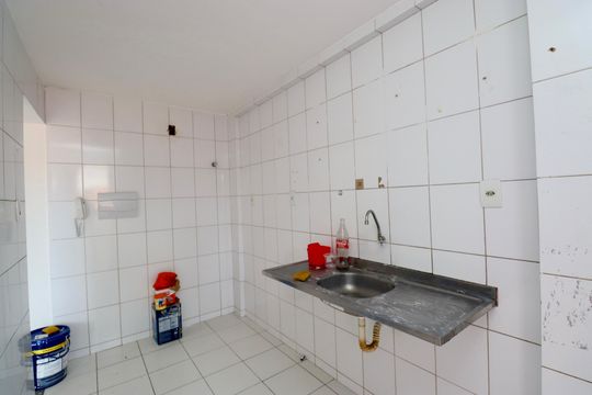 Cozinha de apartamento para alugar com 2 quartos, 40m² em Itapuã, Salvador