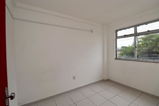 Quarto 1 de apartamento para alugar com 2 quartos, 40m² em Itapuã, Salvador