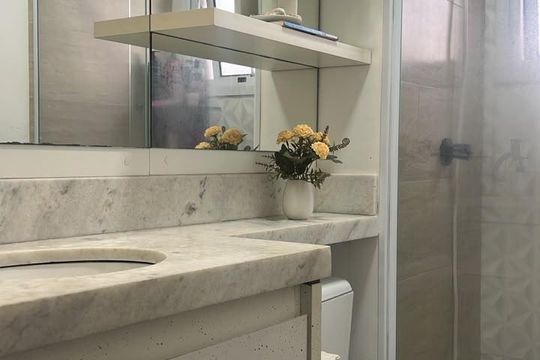 Banheiro de apartamento para alugar com 2 quartos, 56m² em Jardim do Líbano, Barueri