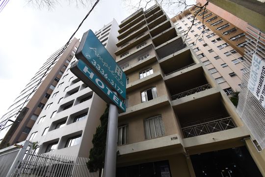 Fachada de apartamento para alugar com 1 quarto, 32m² em Bigorrilho, Curitiba