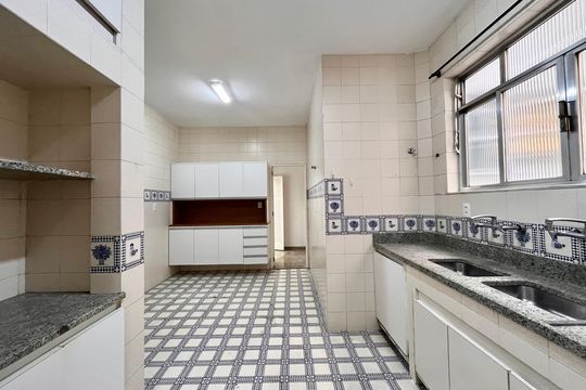 Cozinha  de apartamento à venda com 3 quartos, 161m² em Copacabana, Rio de Janeiro