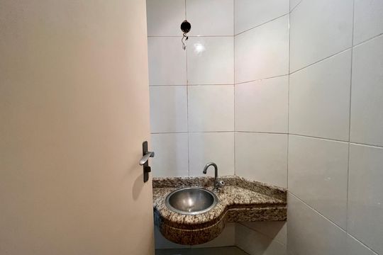 Lavabo  de apartamento à venda com 3 quartos, 161m² em Copacabana, Rio de Janeiro