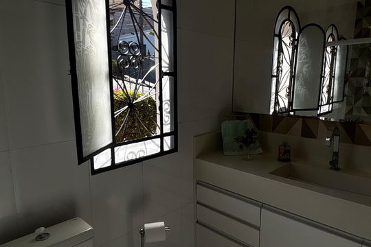 Banheiro da Suíte de casa à venda com 3 quartos, 207m² em Vila Metalúrgica, Santo André