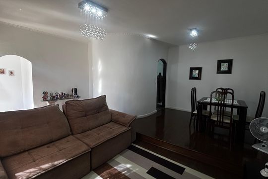 Casa à venda com 3 quartos, 207m² em Vila Metalúrgica, Santo André