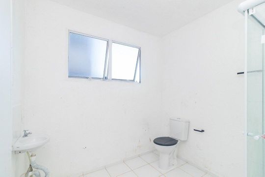Banheiro social de apartamento para alugar com 1 quarto, 42m² em Restinga, Porto Alegre