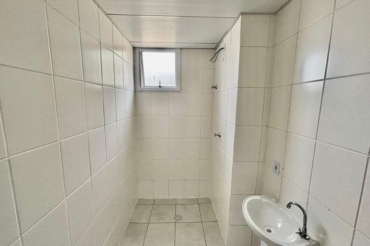 Banheiro de apartamento para alugar com 2 quartos, 49m² em Jardim Lourdes, Ferraz de Vasconcelos