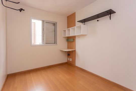 Quarto 1 de apartamento para alugar com 2 quartos, 49m² em Jardim Sabara, São Paulo