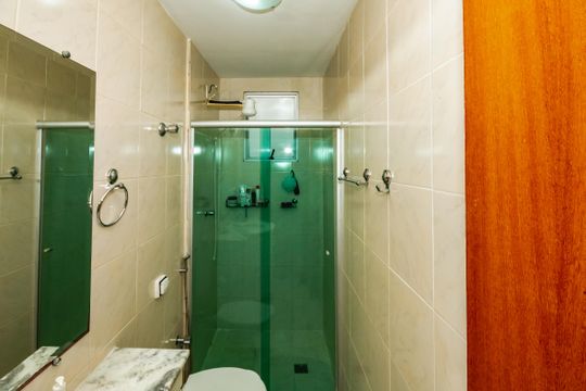 Banheiro Social de apartamento à venda com 3 quartos, 80m² em Itamarati, Belo Horizonte