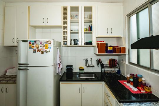 Cozinha de apartamento à venda com 3 quartos, 80m² em Itamarati, Belo Horizonte