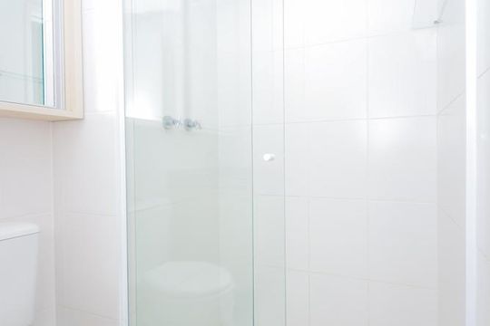 Banheiro de kitnet/studio para alugar com 1 quarto, 38m² em Portal dos Gramados, Guarulhos