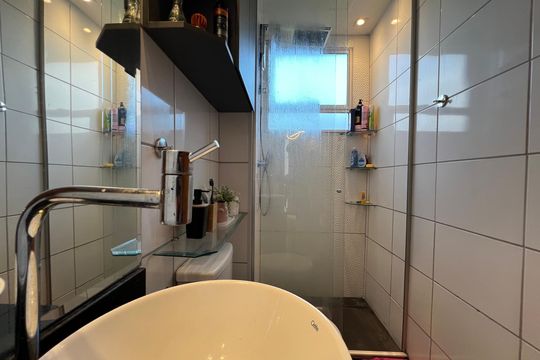 Banheiro Social de apartamento à venda com 2 quartos, 44m² em Chácara Cotia, Contagem