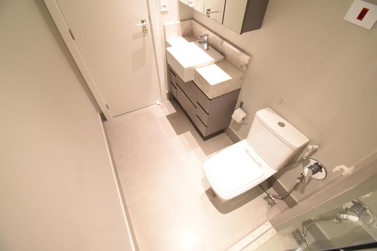 Banheiro do Studio de kitnet/studio para alugar com 1 quarto, 34m² em Batel, Curitiba