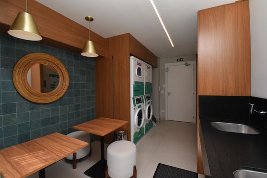 Área comum de kitnet/studio para alugar com 1 quarto, 34m² em Batel, Curitiba