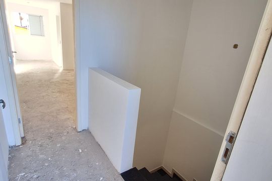 Corredor de casa à venda com 3 quartos, 160m² em Vila Gomes, São Paulo