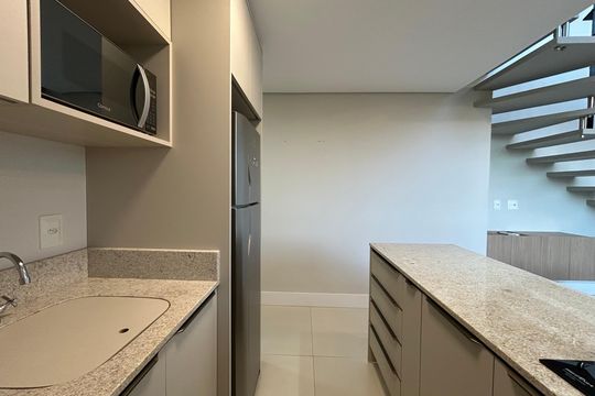 Cozinha de apartamento para alugar com 1 quarto, 46m² em Santo Antonio de Lisboa, Florianópolis