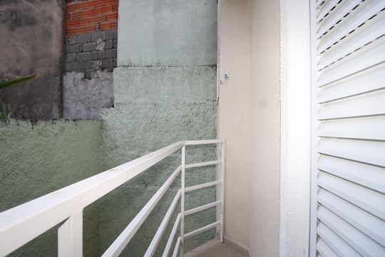 Varanda da Suíte 1 de casa de condomínio para alugar com 2 quartos, 58m² em Vila Carmosina, São Paulo