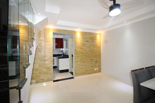 Sala de casa de condomínio para alugar com 2 quartos, 58m² em Vila Carmosina, São Paulo