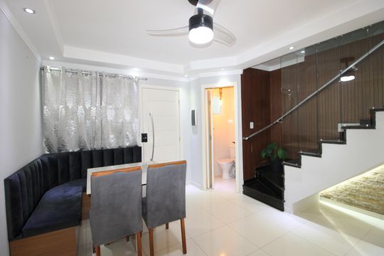 Sala de casa de condomínio para alugar com 2 quartos, 58m² em Vila Carmosina, São Paulo