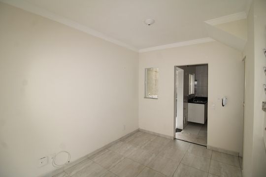 Sala de apartamento para alugar com 2 quartos, 60m² em Vila Vitorio Mazzei, São Paulo