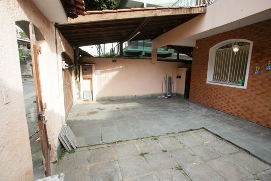 Garagem de casa para alugar com 3 quartos, 220m² em Freguesia (jacarepaguá), Rio de Janeiro