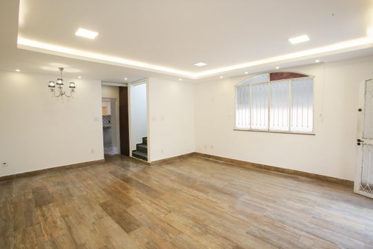 Sala de casa para alugar com 3 quartos, 220m² em Freguesia (jacarepaguá), Rio de Janeiro
