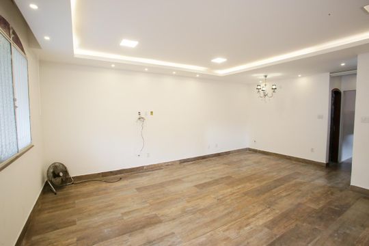 Sala de casa para alugar com 3 quartos, 220m² em Freguesia (jacarepaguá), Rio de Janeiro