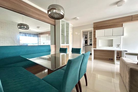 Sala de apartamento para alugar com 2 quartos, 77m² em Barreiros, São José