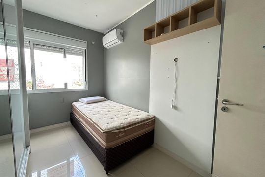 Quarto  de apartamento para alugar com 2 quartos, 77m² em Barreiros, São José