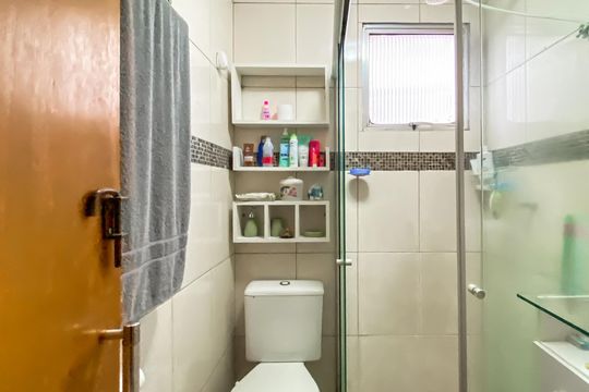 Banheiro  de apartamento à venda com 2 quartos, 48m² em Jardim Belem, São Paulo