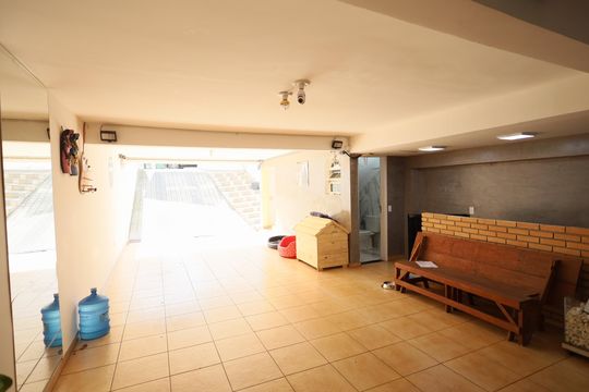 Garagem de casa à venda com 4 quartos, 270m² em Rio Pequeno, São Paulo