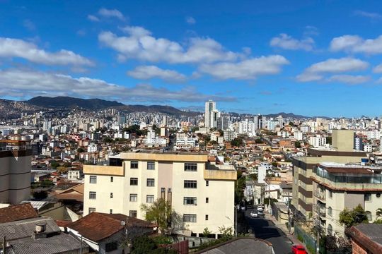 Vista de apartamento para alugar com 3 quartos, 136m² em Sagrada Família, Belo Horizonte