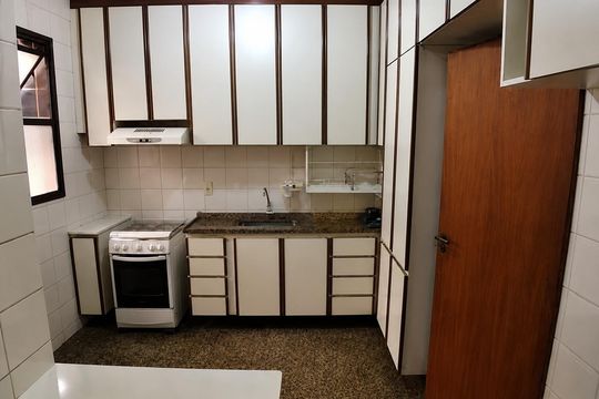 Cozinha de apartamento para alugar com 3 quartos, 130m² em Funcionários, Belo Horizonte
