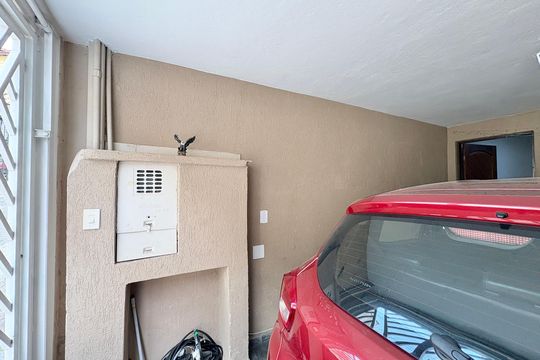 Garagem de casa à venda com 3 quartos, 107m² em Vila Cruz das Almas, São Paulo