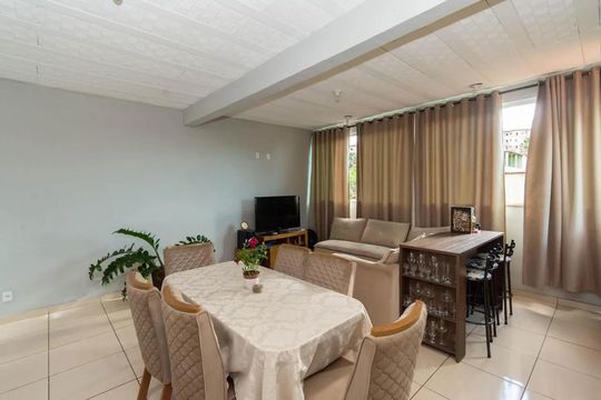 Sala de casa para alugar com 2 quartos, 85m² em Solar do Barreiro, Belo Horizonte
