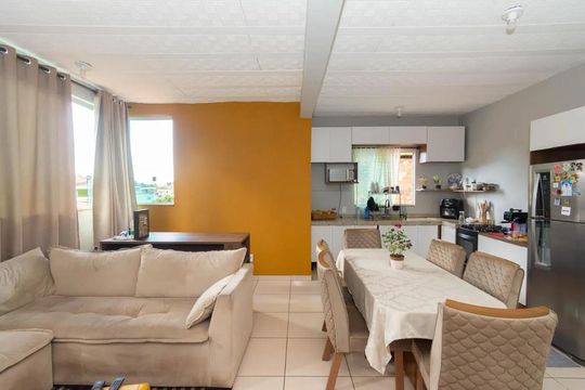 Sala de casa para alugar com 2 quartos, 85m² em Solar do Barreiro, Belo Horizonte