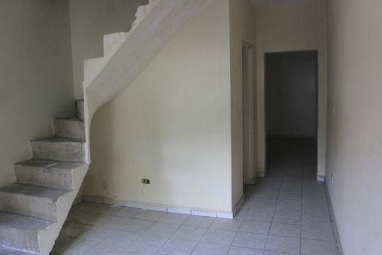 Sala (casa 2) de casa à venda com 6 quartos, 600m² em Jardim Adriana, Guarulhos