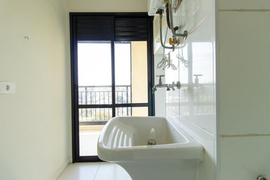 Área de Serviço de apartamento para alugar com 2 quartos, 58m² em Granja Viana, Cotia