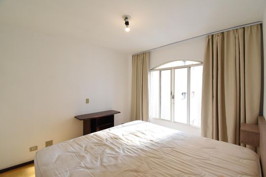 Quarto 1 de apartamento para alugar com 2 quartos, 96m² em Bigorrilho, Curitiba