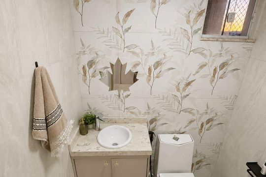 Banheiro de apartamento à venda com 1 quarto, 54m² em Setor Aeroporto, Goiânia