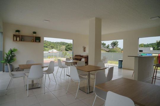 Área externa de apartamento para alugar com 2 quartos, 50m² em Várzea das Mocas, São Gonçalo