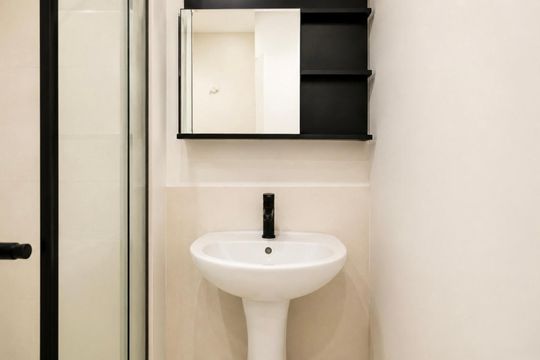 Banheiro de apartamento para alugar com 2 quartos, 50m² em Várzea das Mocas, São Gonçalo
