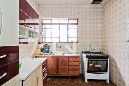 Casa para alugar com 3 quartos, 275m² em Jardim Sao Jose, São Paulo