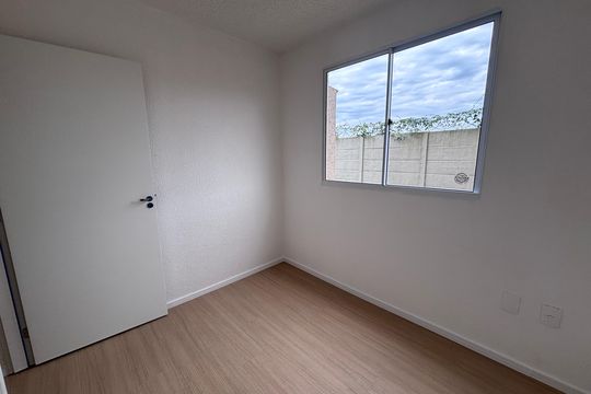 Quarto 1 de apartamento para alugar com 2 quartos, 43m² em Vargem Pequena, Rio de Janeiro