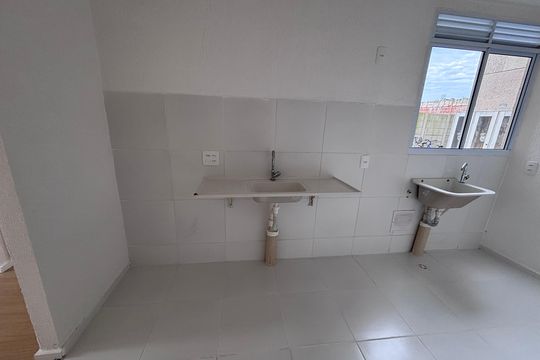 Cozinha de apartamento à venda com 2 quartos, 43m² em Vargem Pequena, Rio de Janeiro