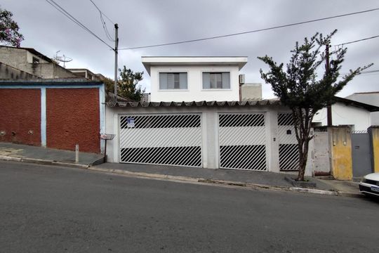 Fachada de casa à venda com 3 quartos, 250m² em Jardim Casablanca, São Paulo
